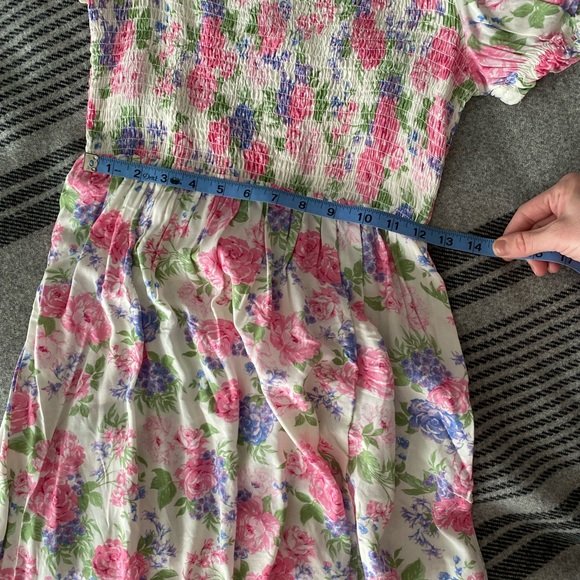 NWT Floral Smocked Puff Sleeve Midi Dress - Picture 14 of 16